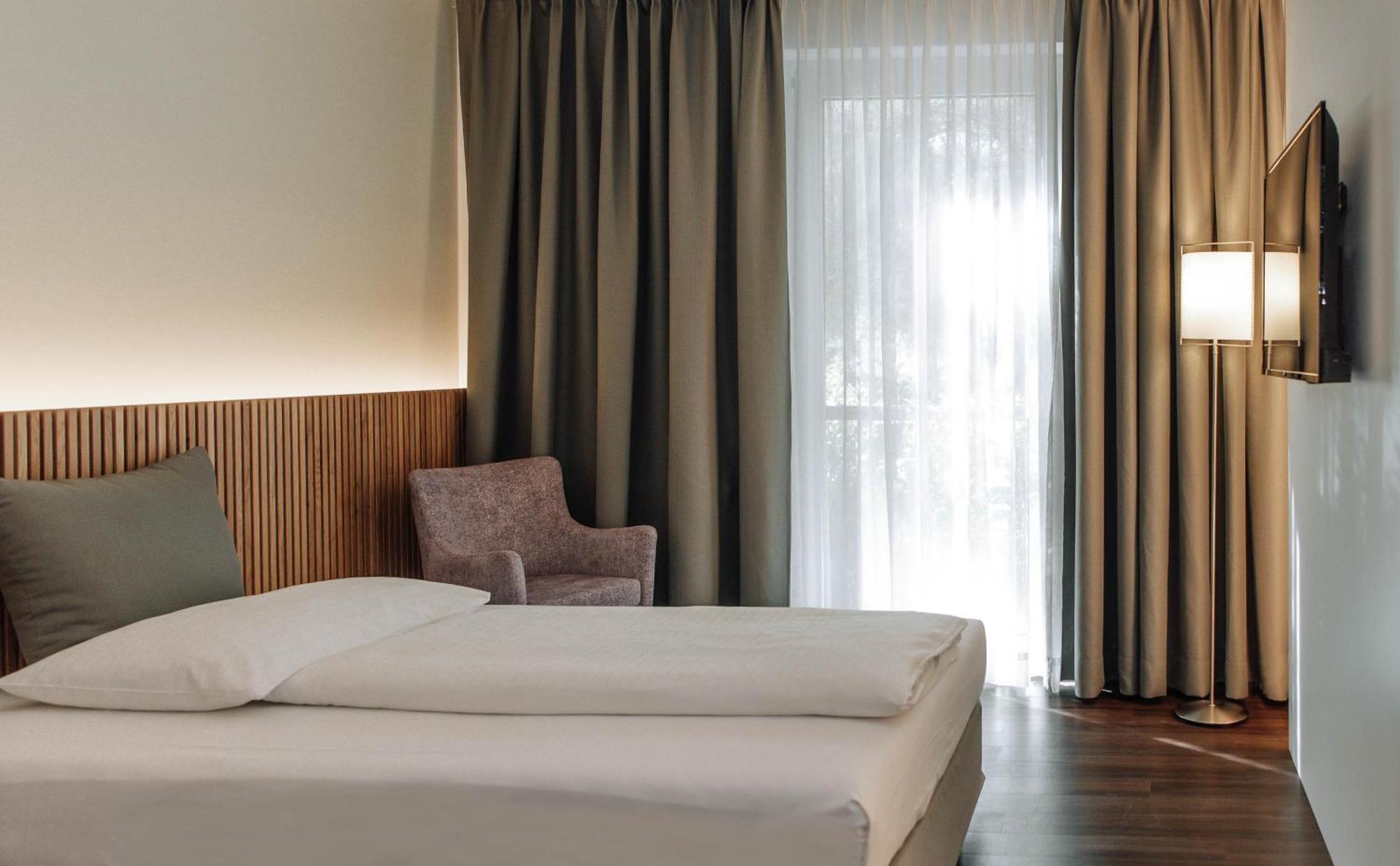 Heinhotel Vienna Airport Швехат Экстерьер фото