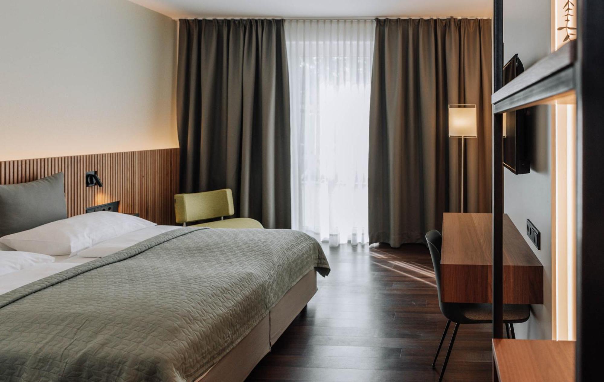 Heinhotel Vienna Airport Швехат Экстерьер фото