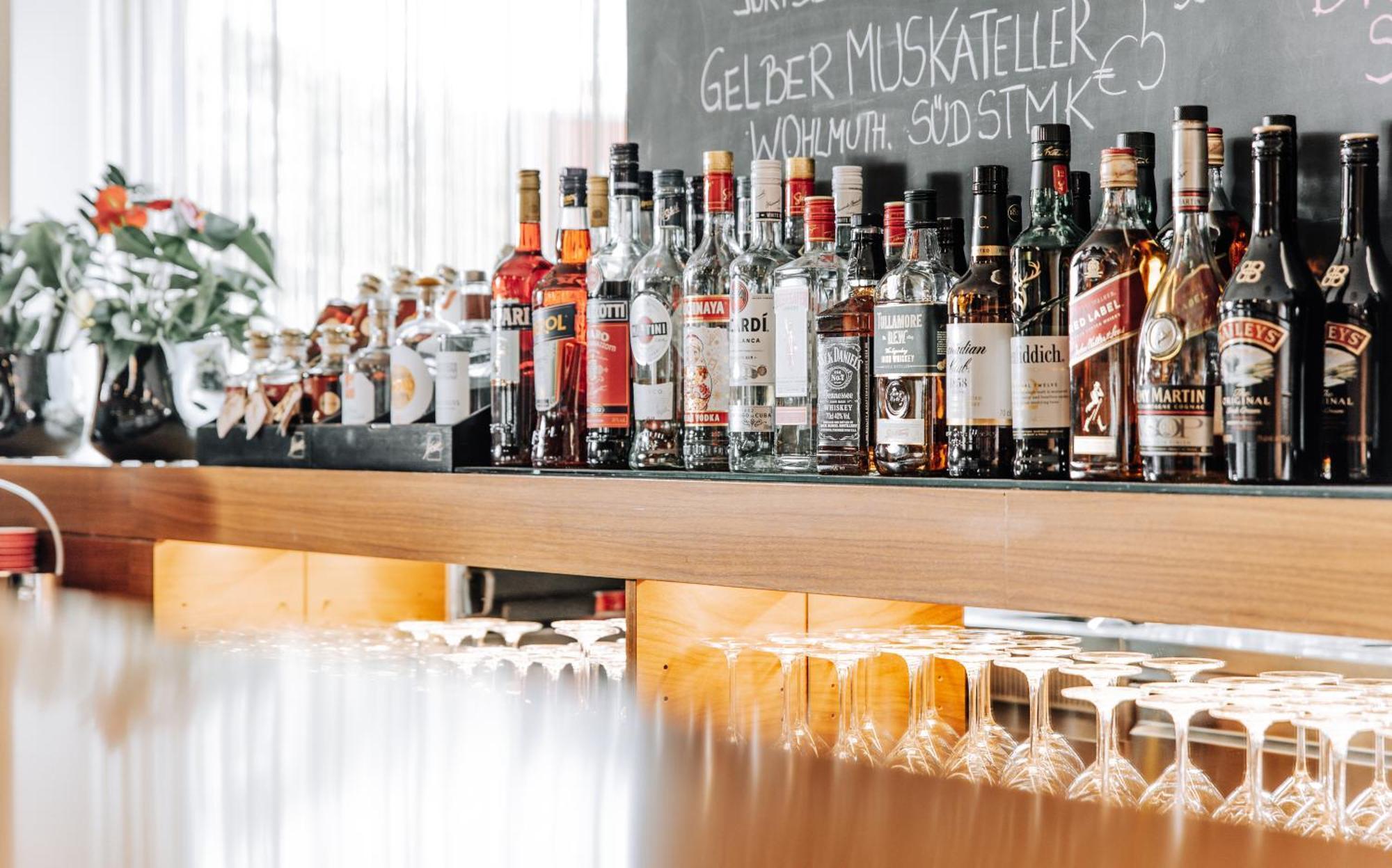 Heinhotel Vienna Airport Швехат Экстерьер фото