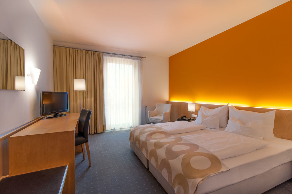 Heinhotel Vienna Airport Швехат Экстерьер фото
