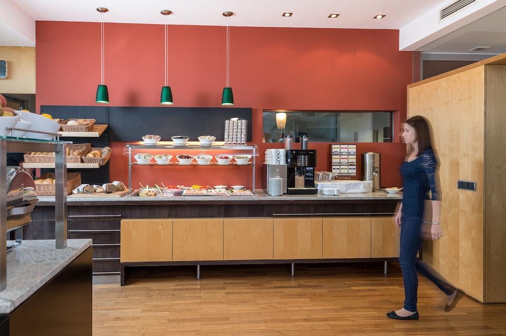 Heinhotel Vienna Airport Швехат Экстерьер фото