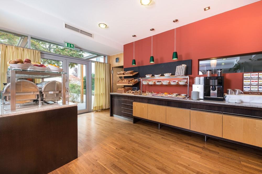 Heinhotel Vienna Airport Швехат Экстерьер фото